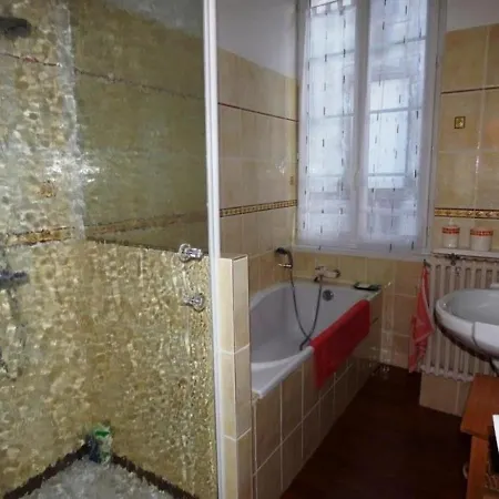Villa House 7 Personnes Emplacement Ideal : Quartier Du Passage / Port De Peche. *
