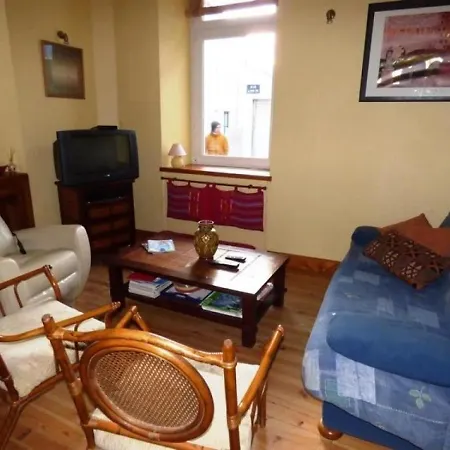 Villa House 7 Personnes Emplacement Ideal : Quartier Du Passage / Port De Peche. *