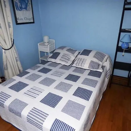 House 7 Personnes Emplacement Ideal : Quartier Du Passage / Port De Peche. Villa *